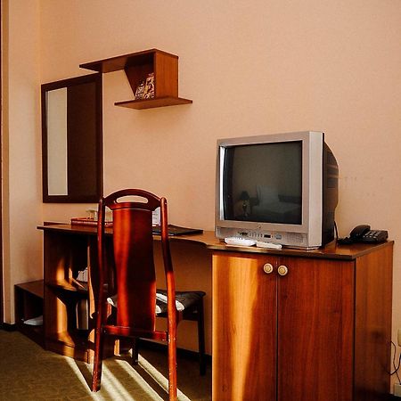 Dostyk Hotel Tsjimkent Eksteriør bilde