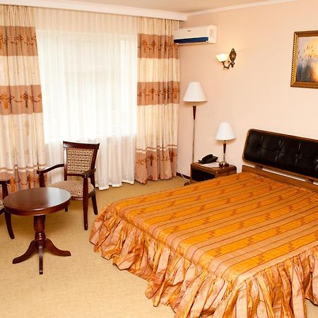 Dostyk Hotel Tsjimkent Eksteriør bilde