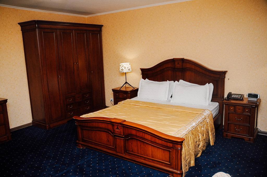 Dostyk Hotel Tsjimkent Eksteriør bilde