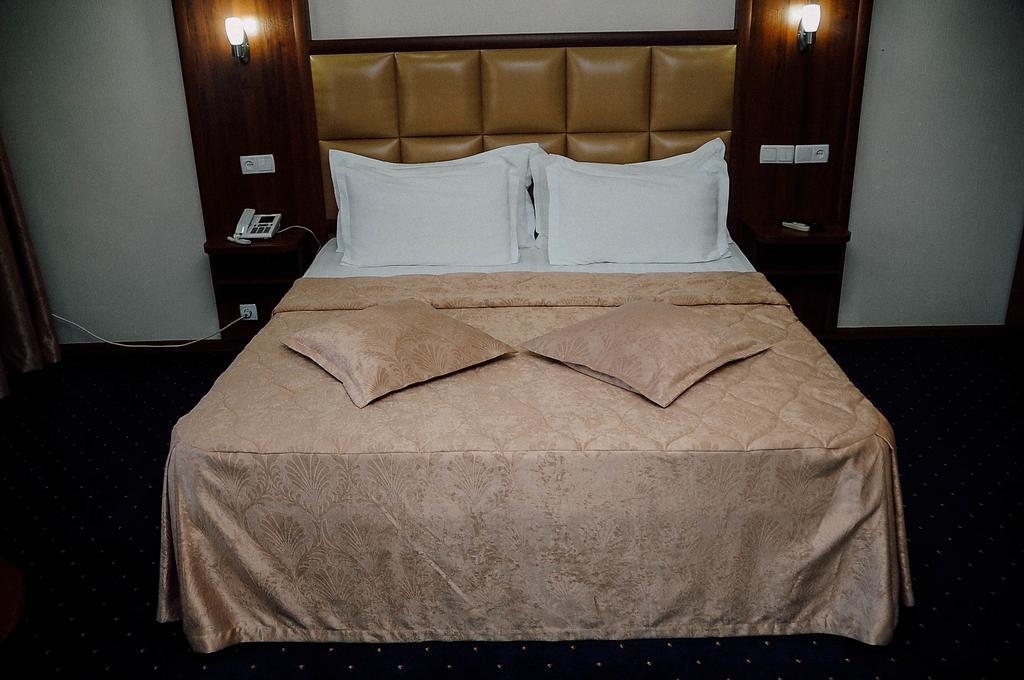 Dostyk Hotel Tsjimkent Eksteriør bilde