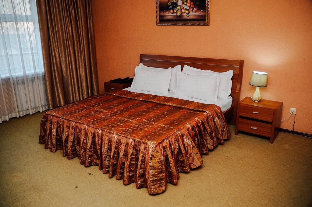 Dostyk Hotel Tsjimkent Eksteriør bilde