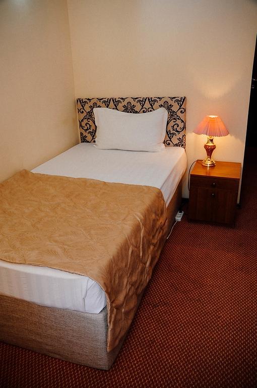Dostyk Hotel Tsjimkent Eksteriør bilde