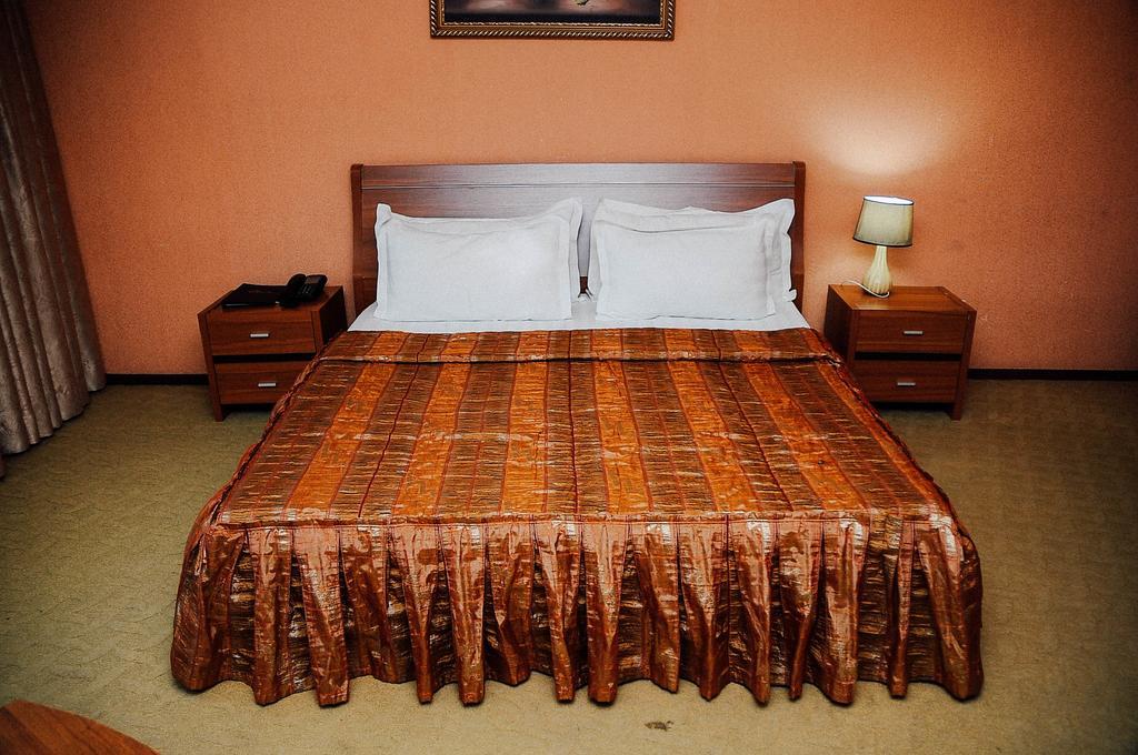Dostyk Hotel Tsjimkent Eksteriør bilde