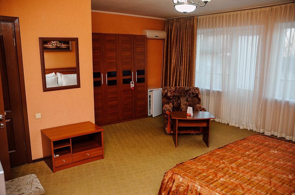 Dostyk Hotel Tsjimkent Eksteriør bilde