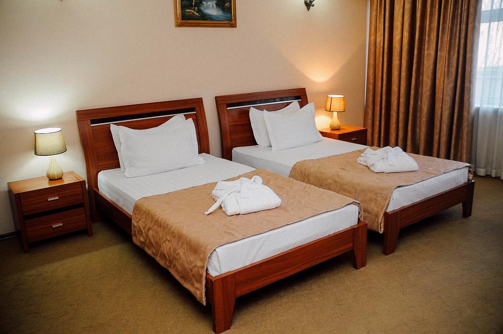 Dostyk Hotel Tsjimkent Eksteriør bilde