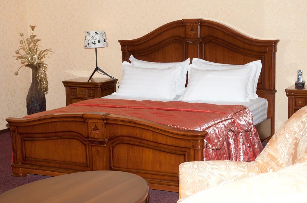 Dostyk Hotel Tsjimkent Eksteriør bilde