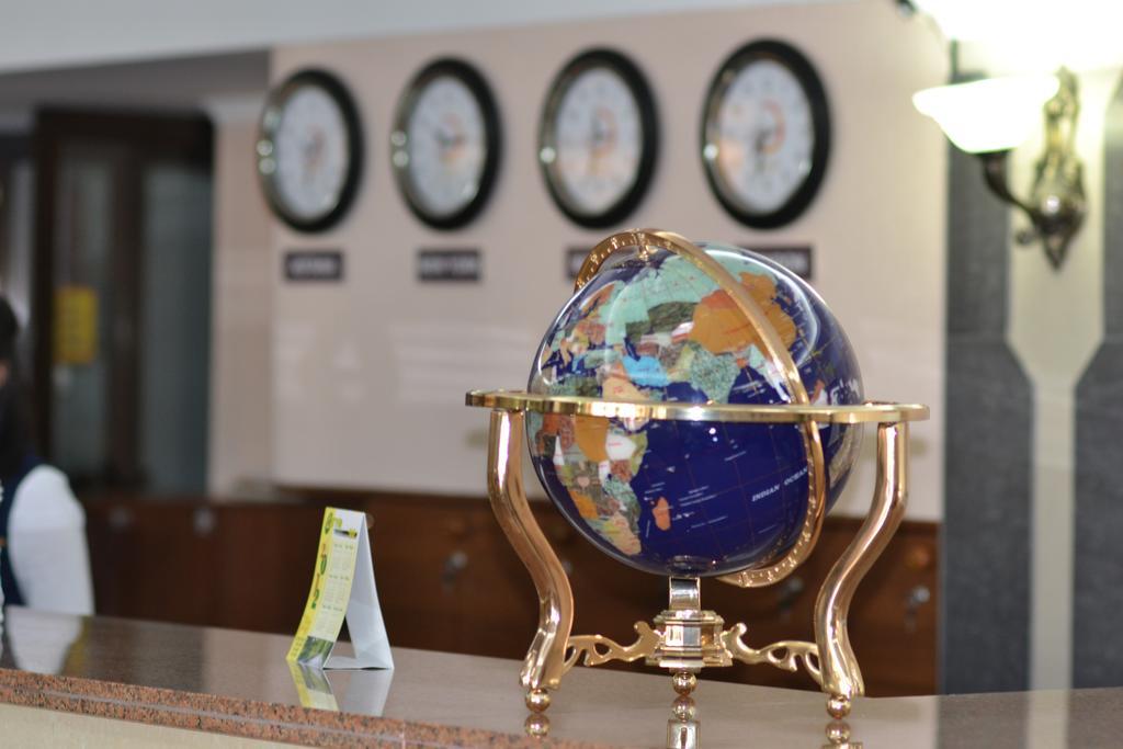Dostyk Hotel Tsjimkent Eksteriør bilde