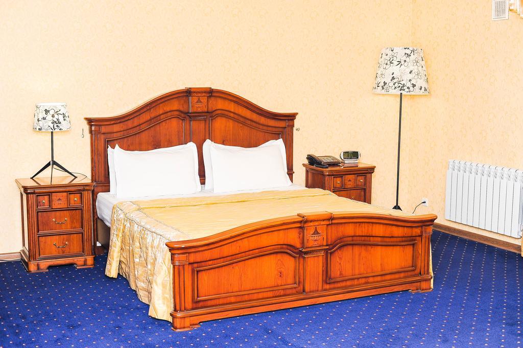 Dostyk Hotel Tsjimkent Eksteriør bilde