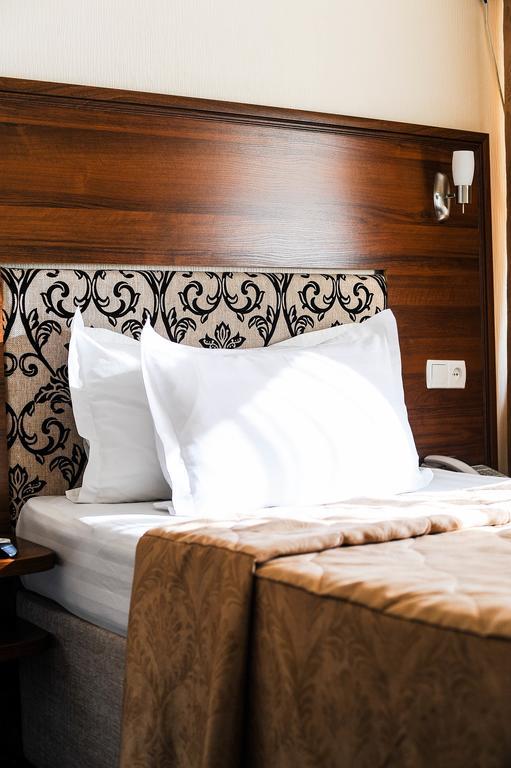 Dostyk Hotel Tsjimkent Eksteriør bilde