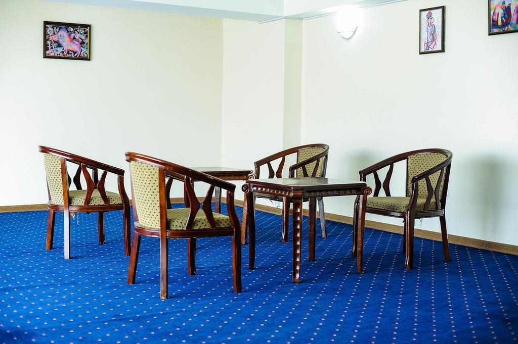 Dostyk Hotel Tsjimkent Eksteriør bilde