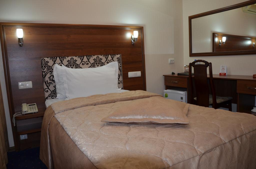 Dostyk Hotel Tsjimkent Eksteriør bilde