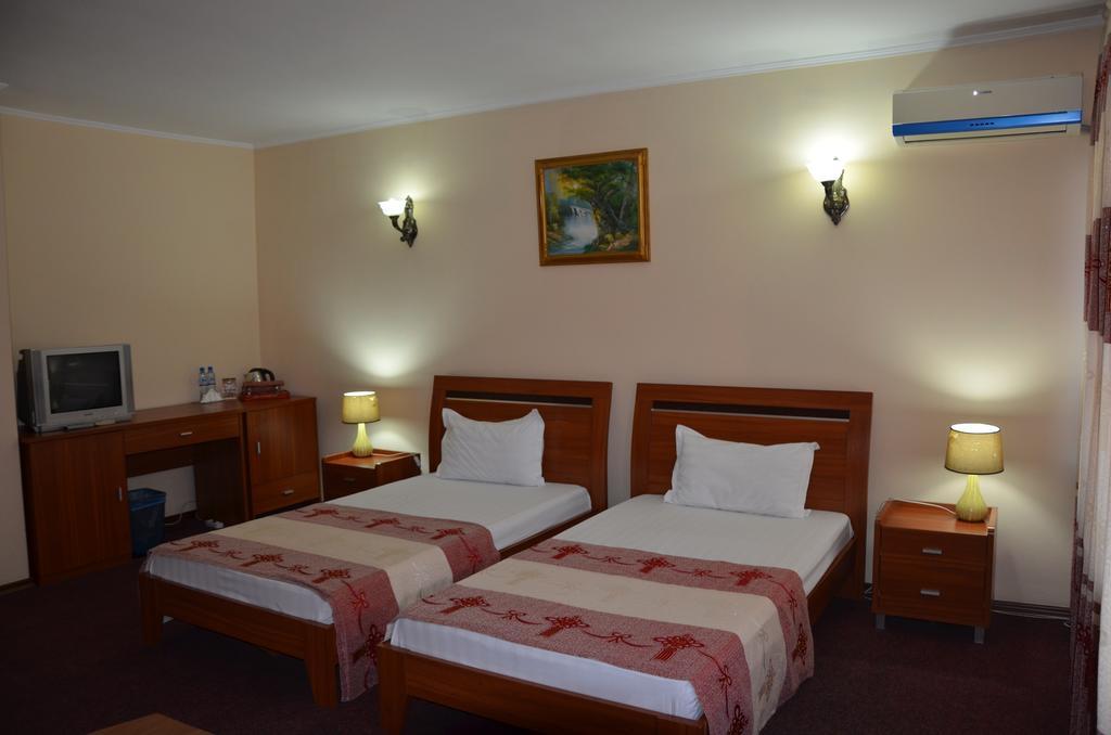 Dostyk Hotel Tsjimkent Eksteriør bilde