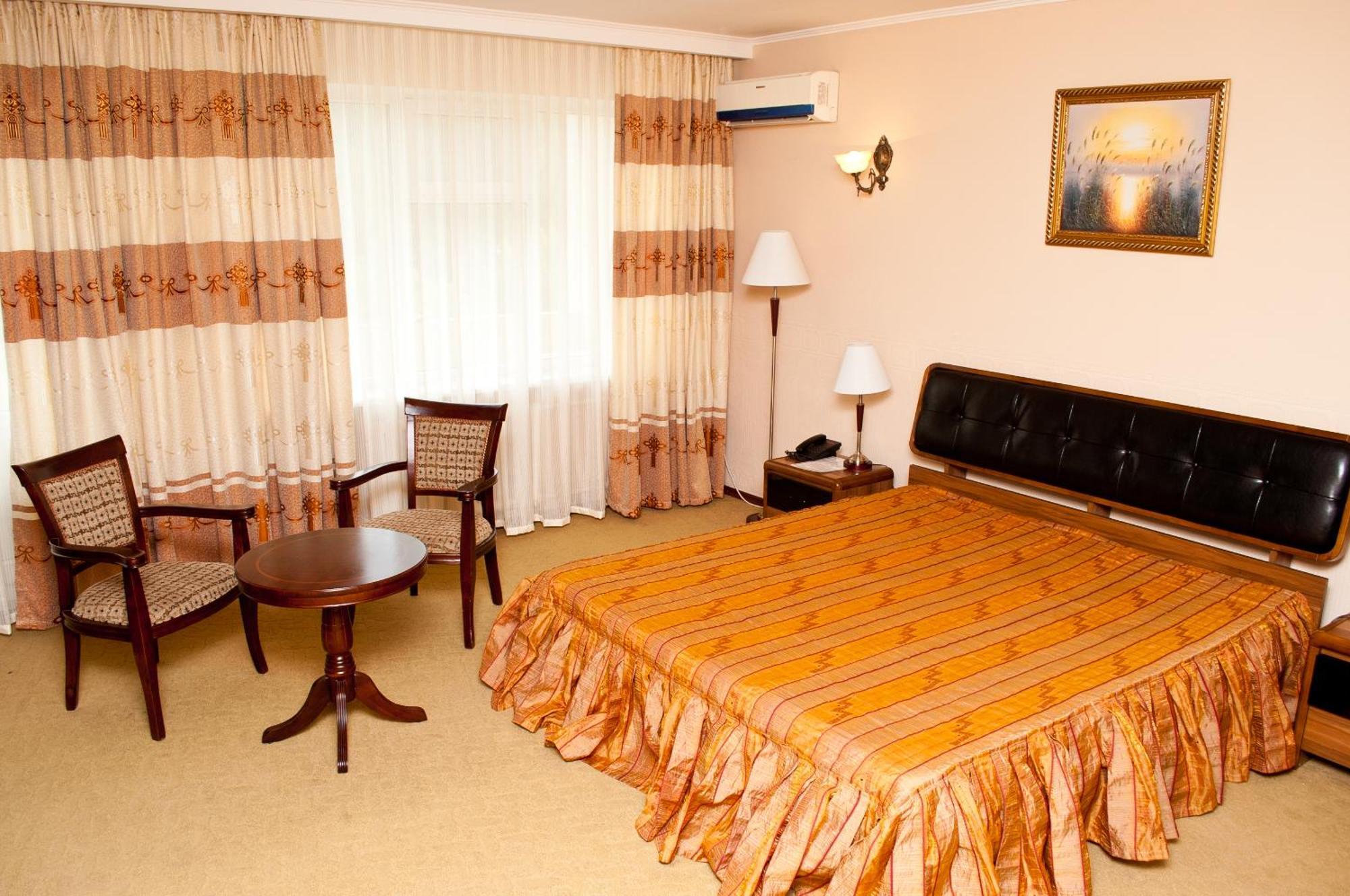 Dostyk Hotel Tsjimkent Eksteriør bilde