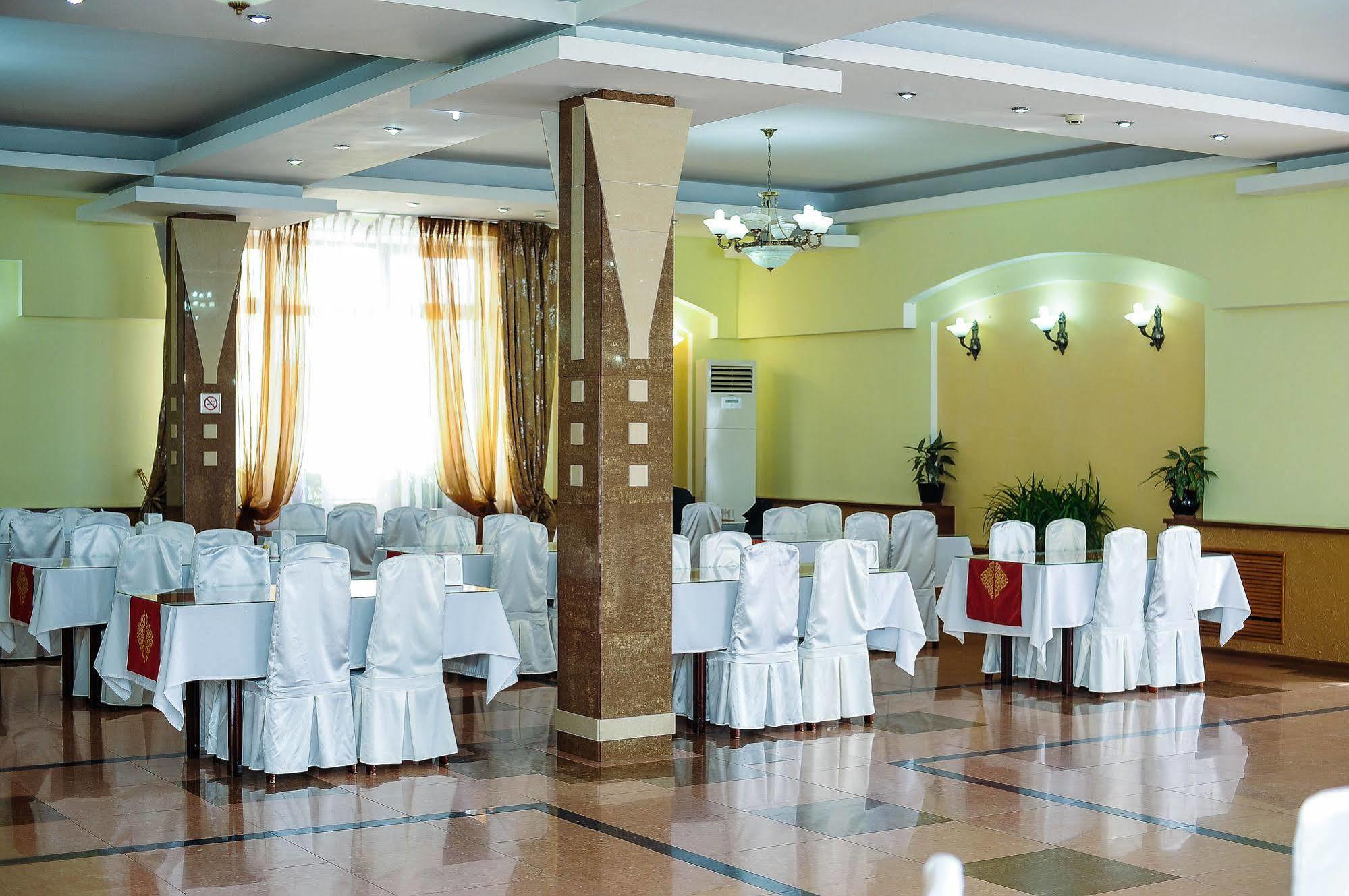 Dostyk Hotel Tsjimkent Eksteriør bilde