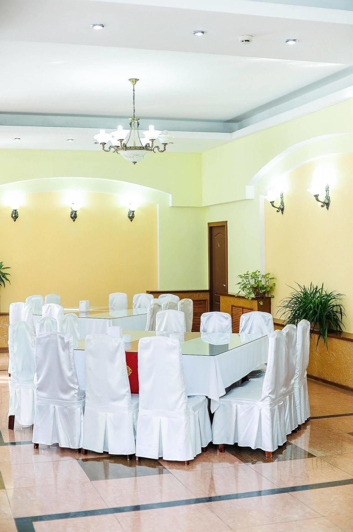 Dostyk Hotel Tsjimkent Eksteriør bilde