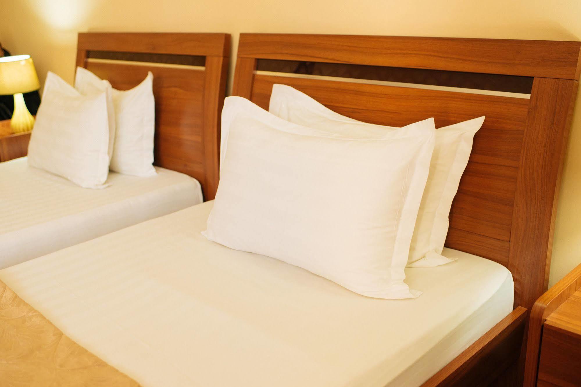 Dostyk Hotel Tsjimkent Eksteriør bilde