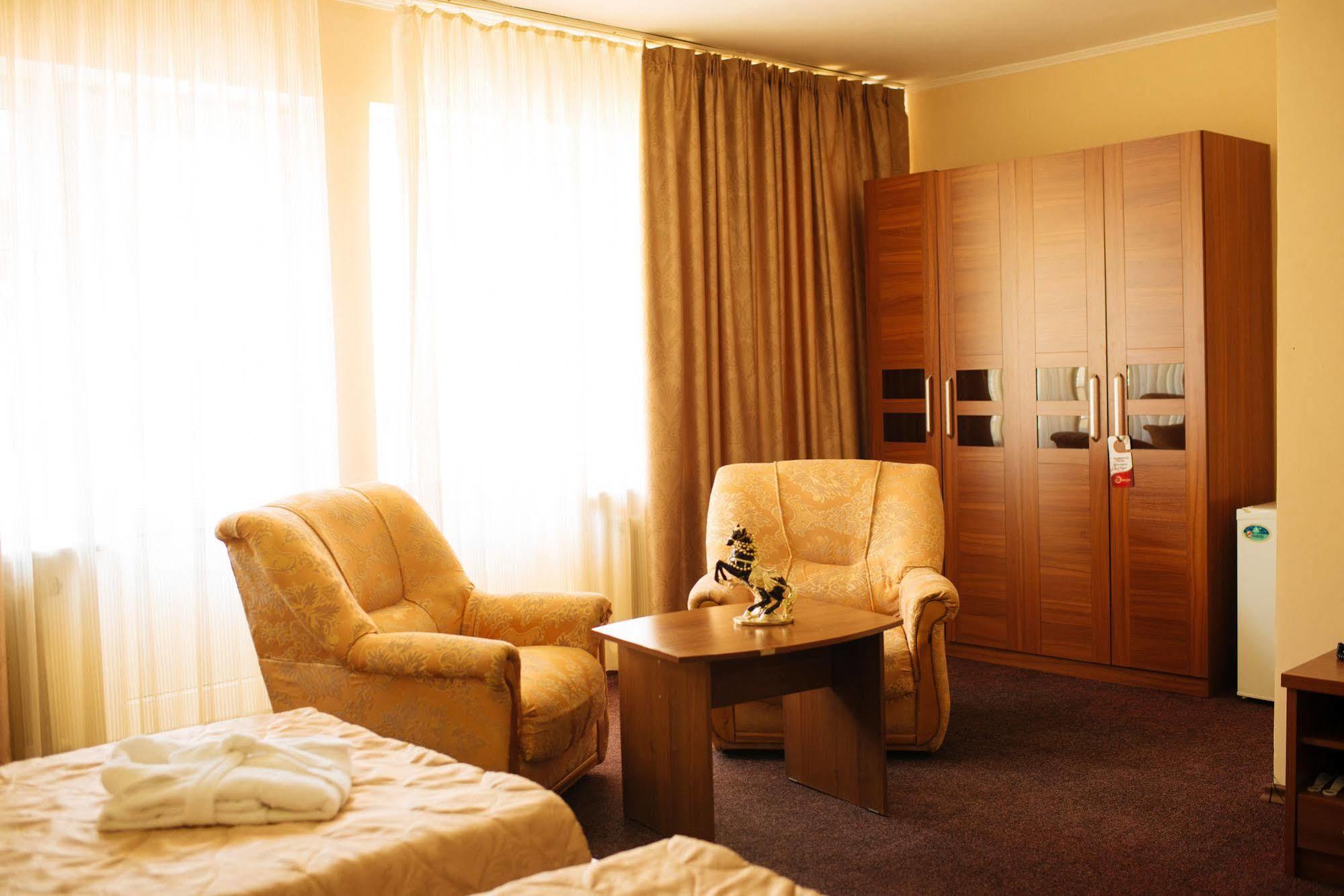 Dostyk Hotel Tsjimkent Eksteriør bilde