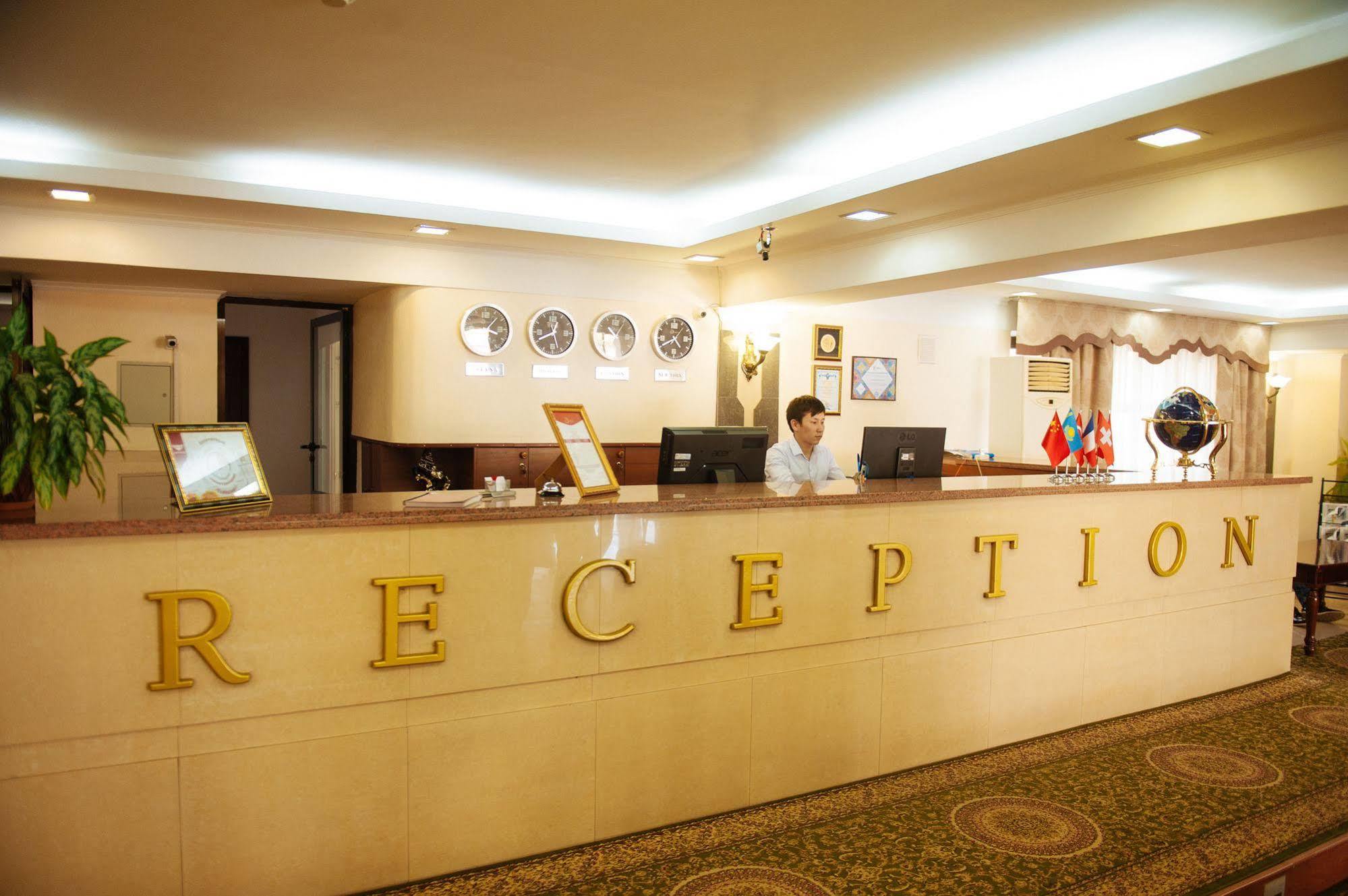 Dostyk Hotel Tsjimkent Eksteriør bilde